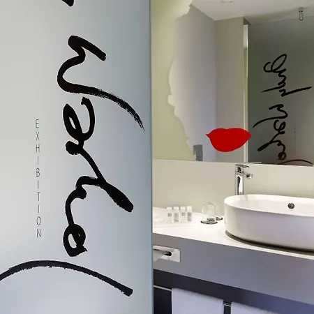 Park Plaza 4*