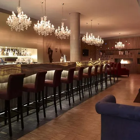 Park Plaza Отель