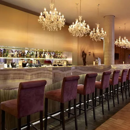 Park Plaza Отель