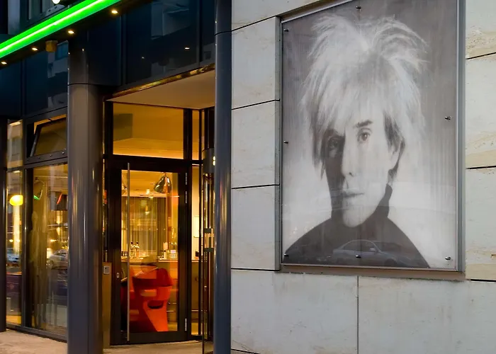 Отель Park Plaza 4*