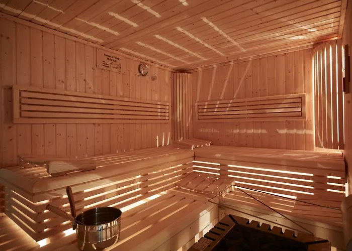 Отель Park Plaza 4*